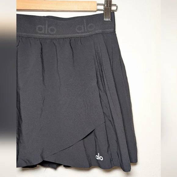 Alo Aces Sport Skort In Black - Picture 6 of 13